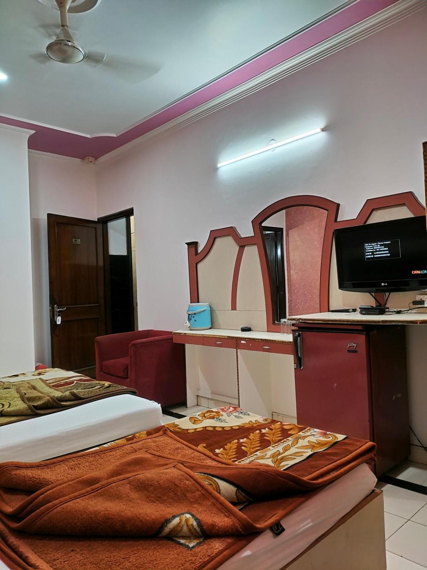Hotel Yatri International New Delhi Room photo