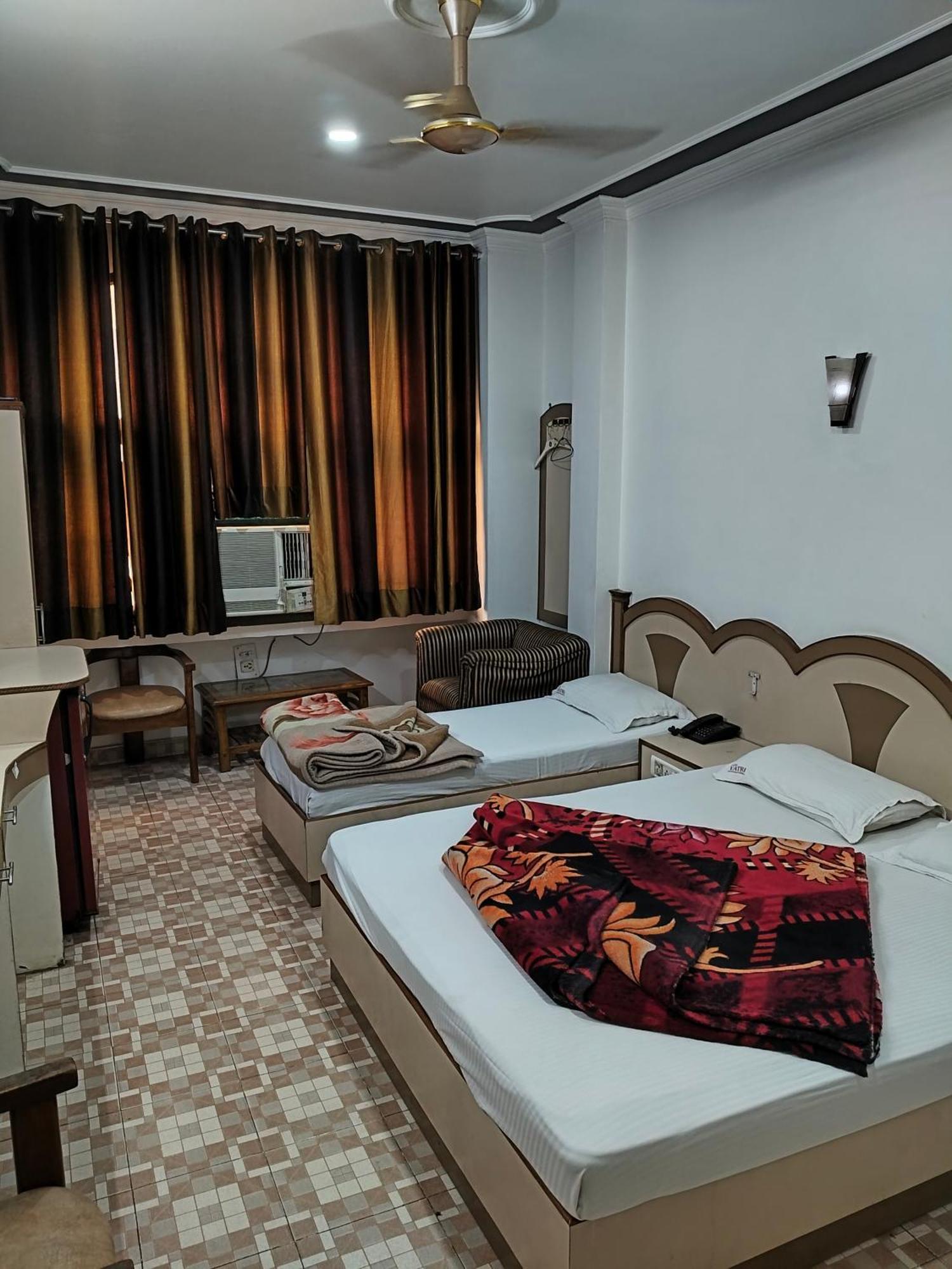 Hotel Yatri International New Delhi Room photo