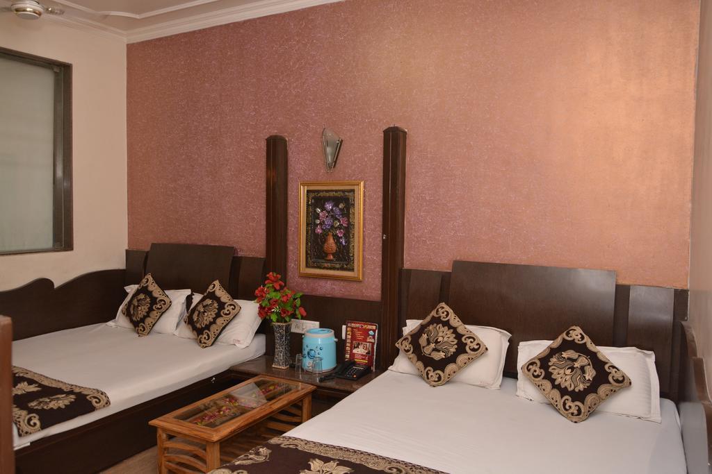 Hotel Yatri International New Delhi Exterior photo