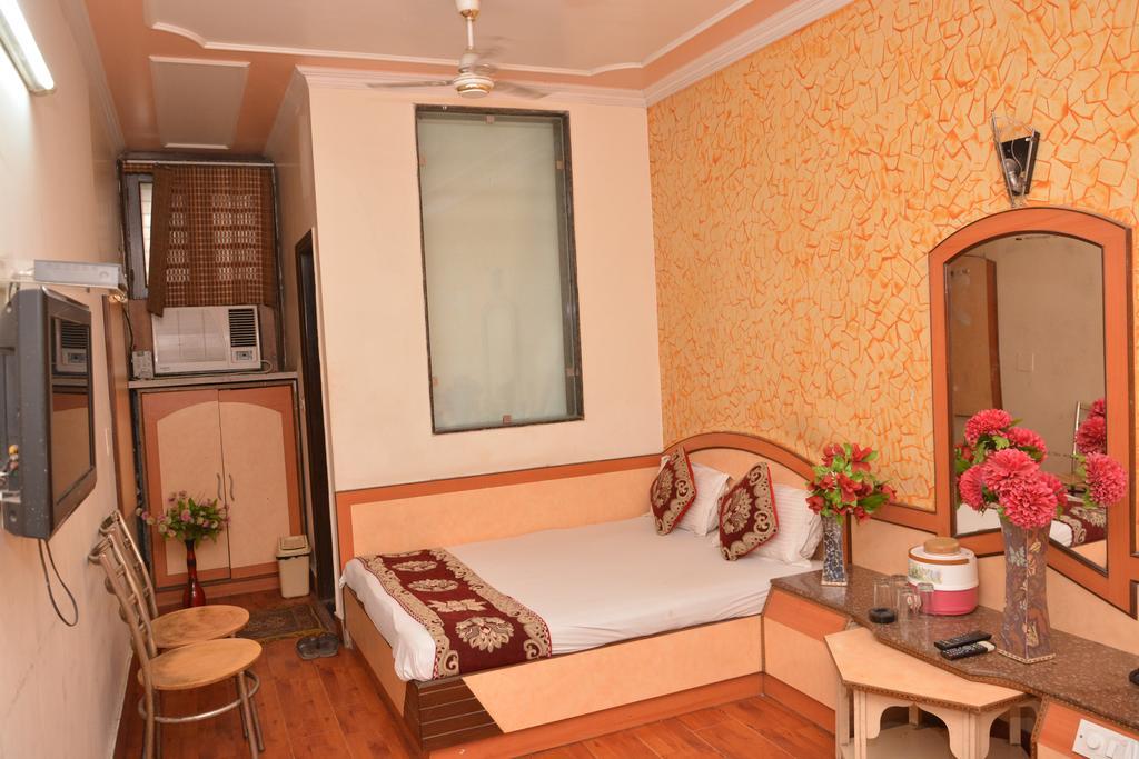Hotel Yatri International New Delhi Exterior photo