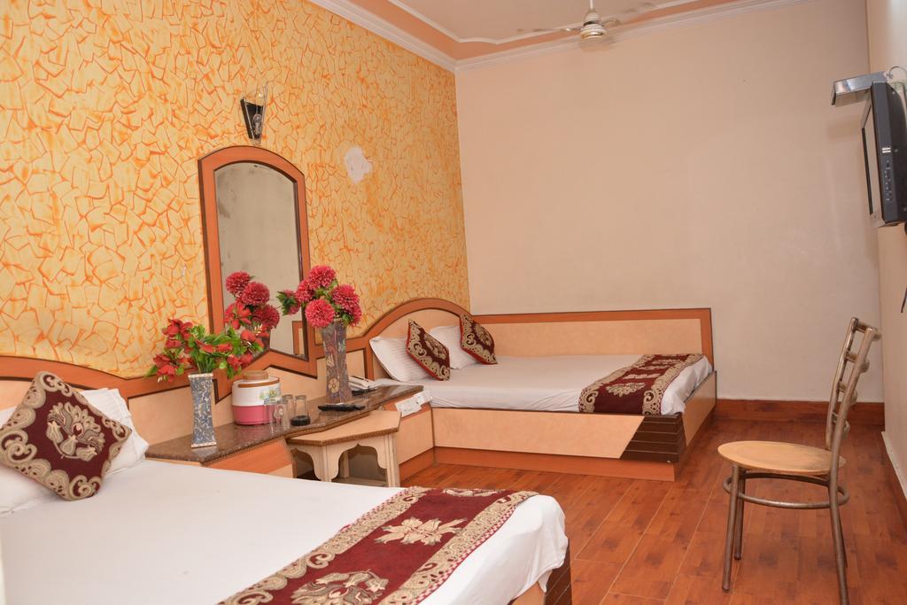 Hotel Yatri International New Delhi Exterior photo