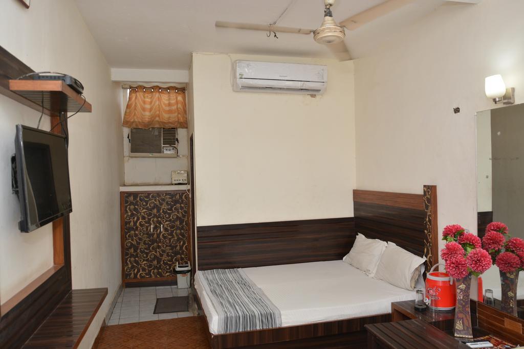Hotel Yatri International New Delhi Exterior photo