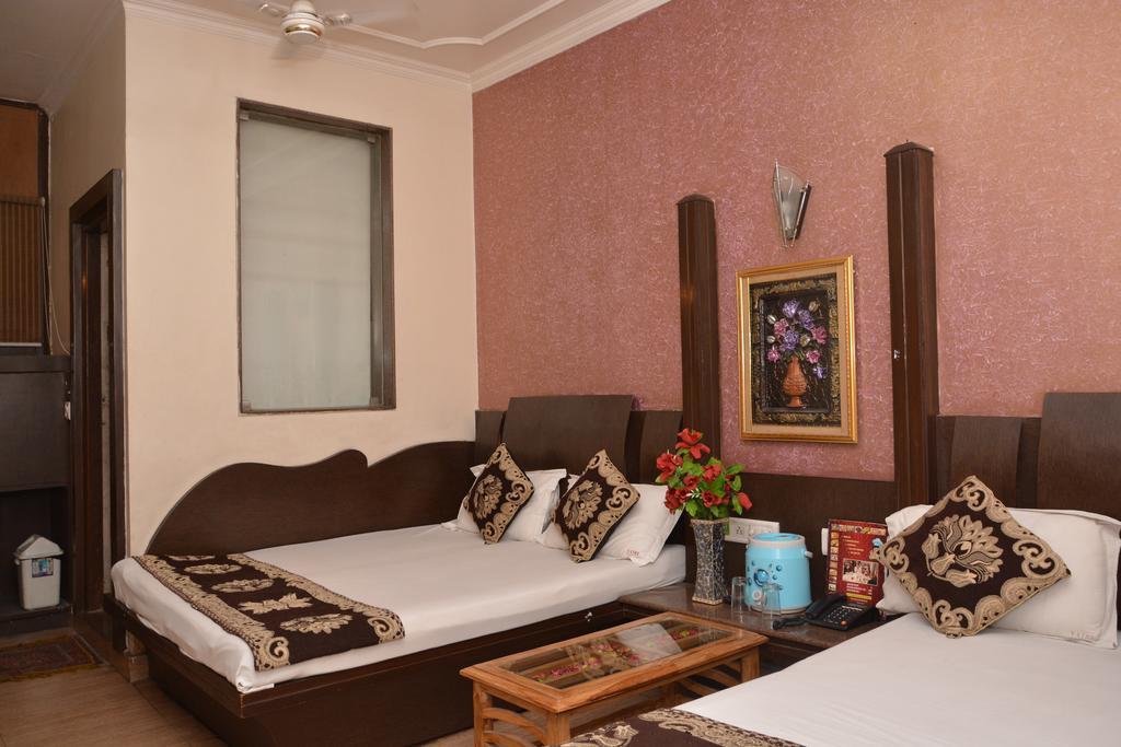Hotel Yatri International New Delhi Exterior photo