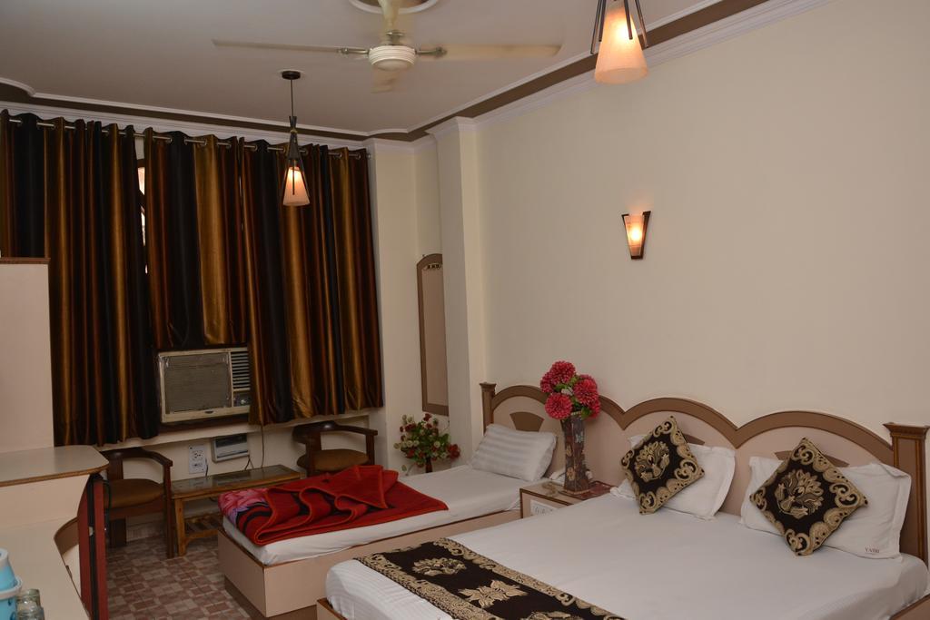 Hotel Yatri International New Delhi Exterior photo