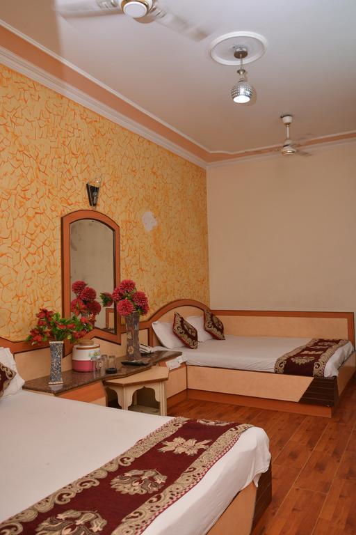 Hotel Yatri International New Delhi Exterior photo