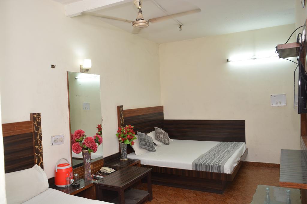 Hotel Yatri International New Delhi Exterior photo