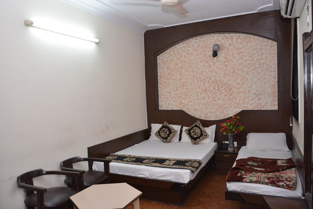 Hotel Yatri International New Delhi Exterior photo